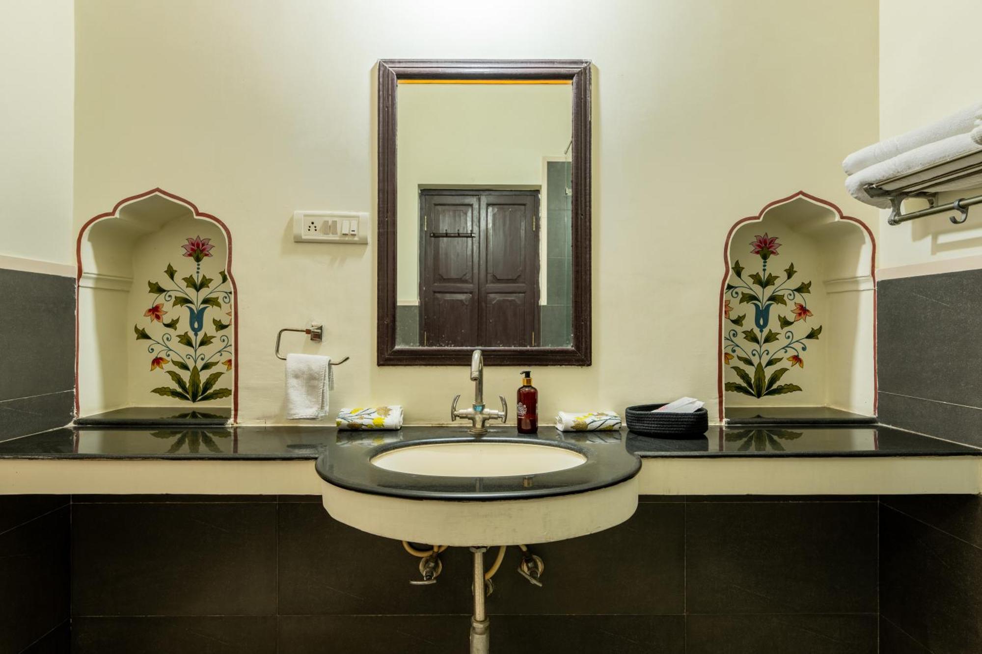 Dhulagarh Heritage Palace Hotel Near Jaipur Banskhoh Exterior photo